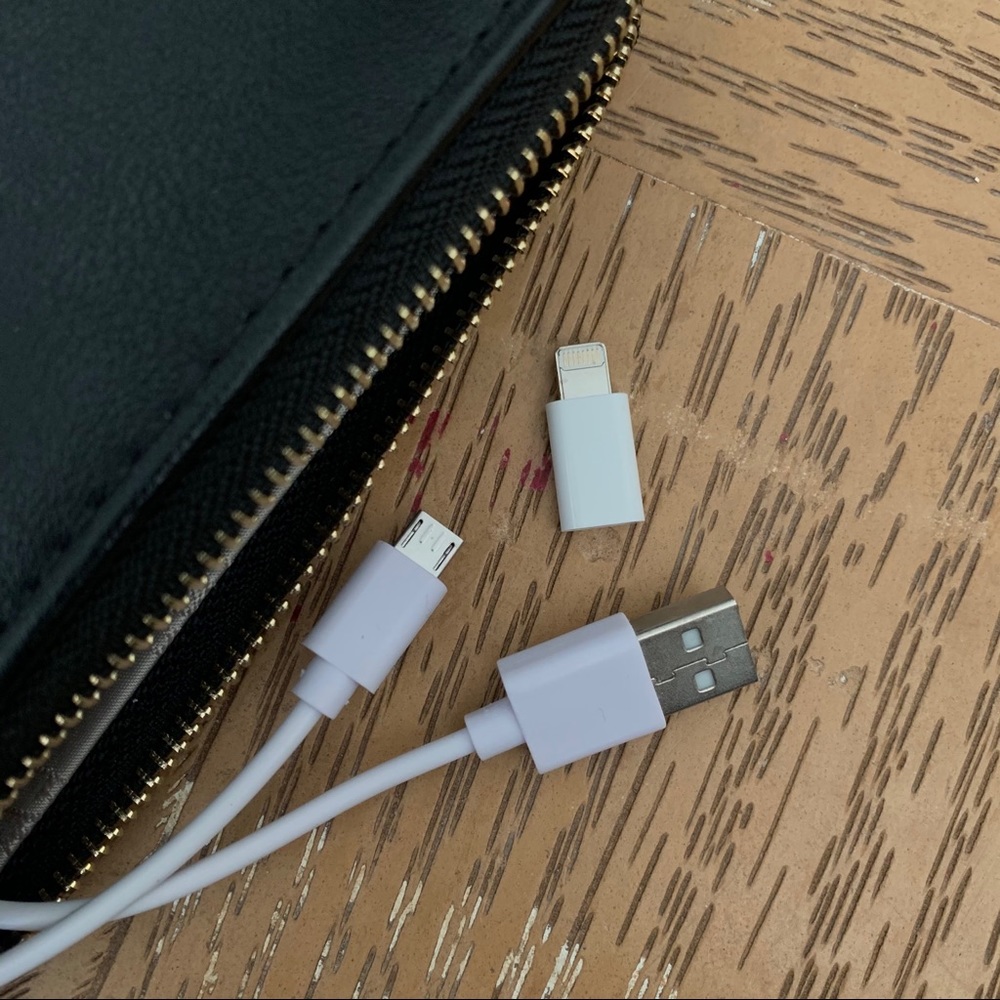 Adrienne Vittadini Charging Wallet - Picture 7 of 9
